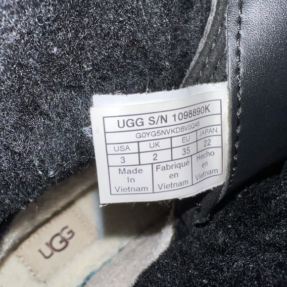 Boys UGG boots - Picture 4 of 5